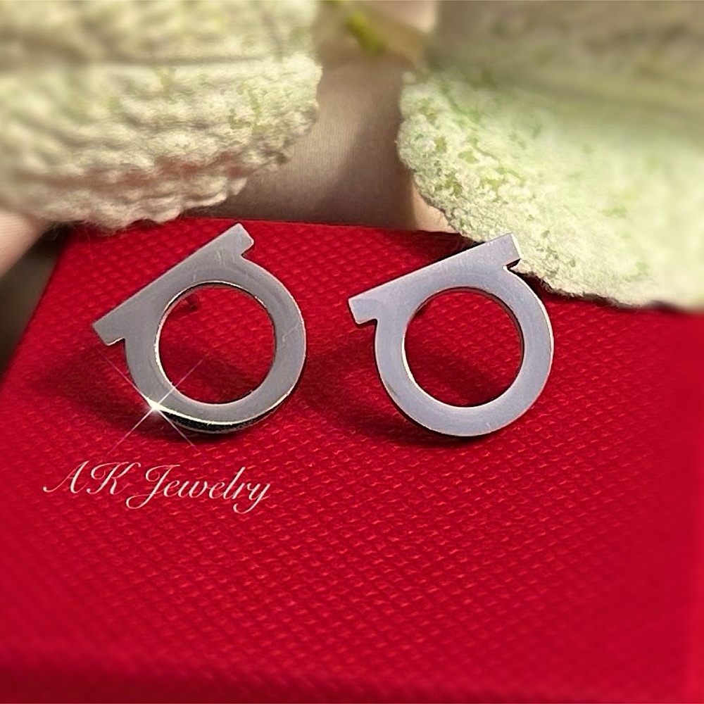 💎LUXURY EARRINGS Silver Plated Stud Pierced Letter Pendant, Medallion